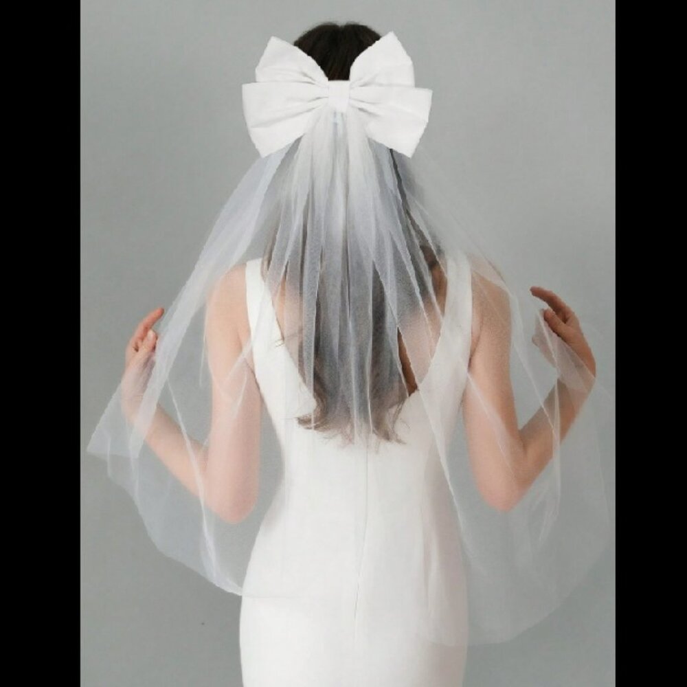 White 1950s Style Satin A-Line Tea Length Wedding Dress and Bow Veil Sz 6 - Picture 17 of 17